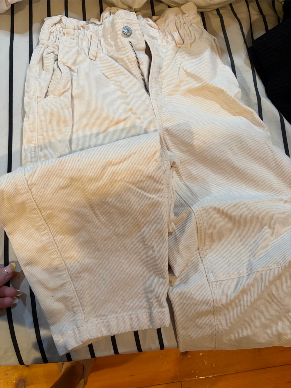 American Eagle Outfitters Cream Corduroy barrel Pants